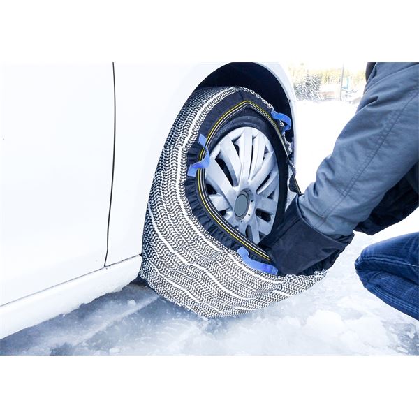 Comment mettre des chaussettes à neige sur ses pneus ?