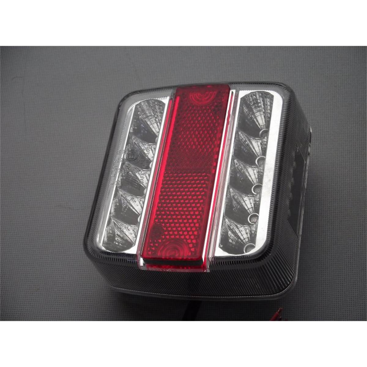 Feu Arrière 4 Fonctions Led + Catadioptre