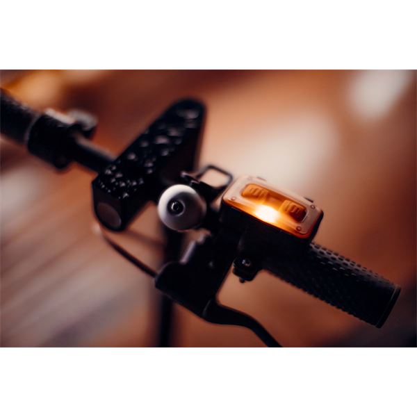 Dispositif lumineux de sécurité pour 2 roues