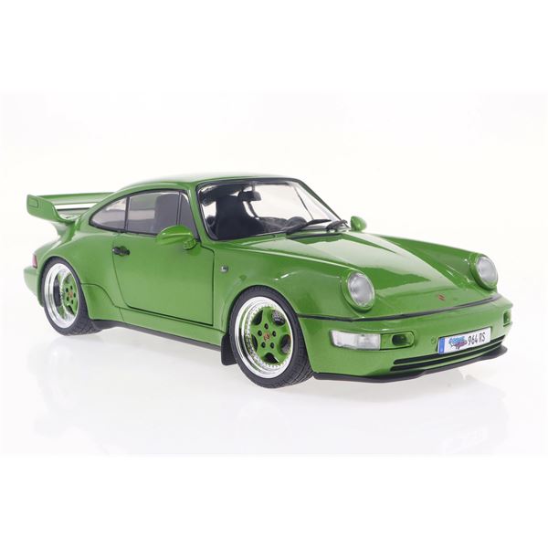 Voiture 1/18 ème Porsche Carrera vert 1990