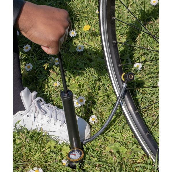 Pompes et mini-pompes à vélo, cartouche regonfle pneu - Feu Vert